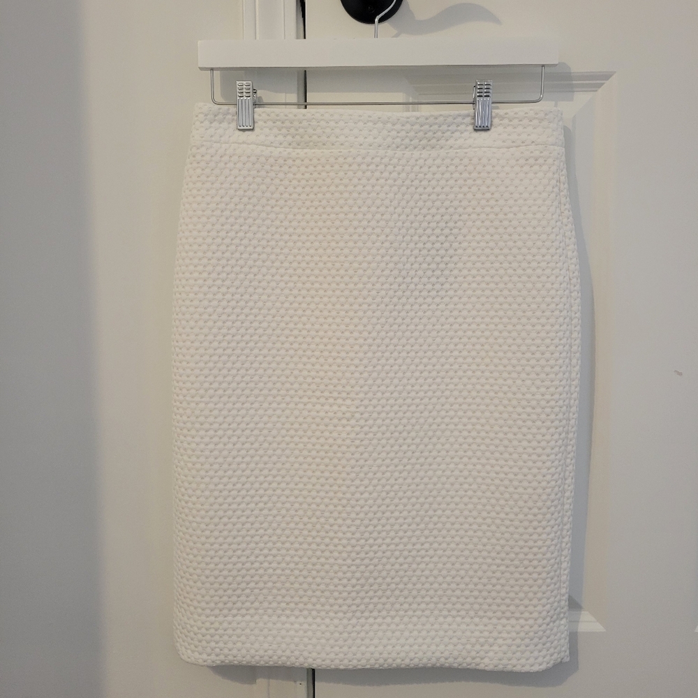J.Crew Elegant White Textured Pencil Skirt. Size 6. NWT